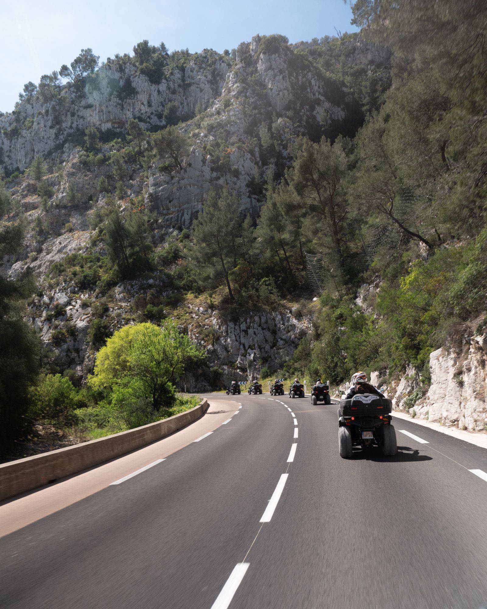 Fêtez votre départ à la retraite en faisant une activité en plein air : une randonnée en quad au départ de Bandol en région PACA